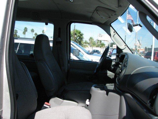 Ford Econoline Wagon 2003 photo 4