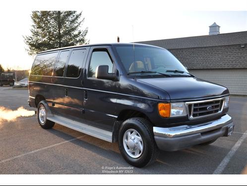 Ford Econoline Wagon 2003 photo 2