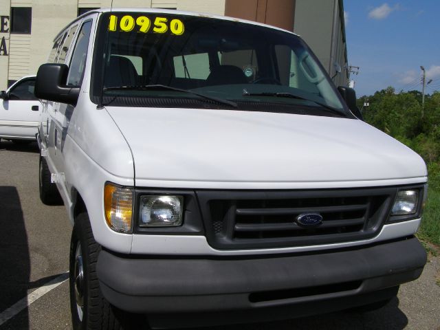 Ford Econoline Wagon 2003 photo 1