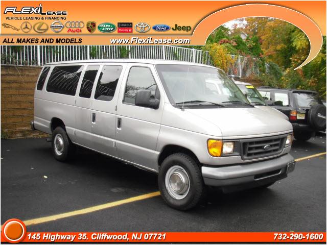 Ford Econoline Wagon EXT CAB 4WD 143.5wb Passenger Van
