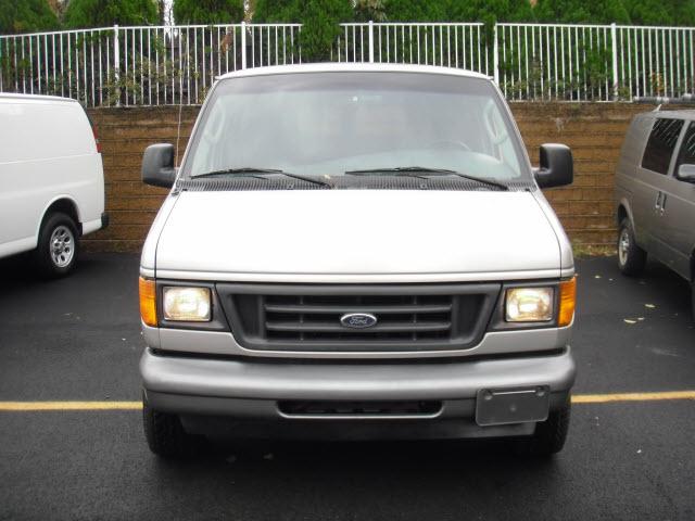 Ford Econoline Wagon 2003 photo 1
