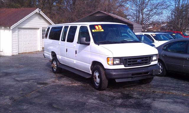 Ford Econoline Wagon 2003 photo 1