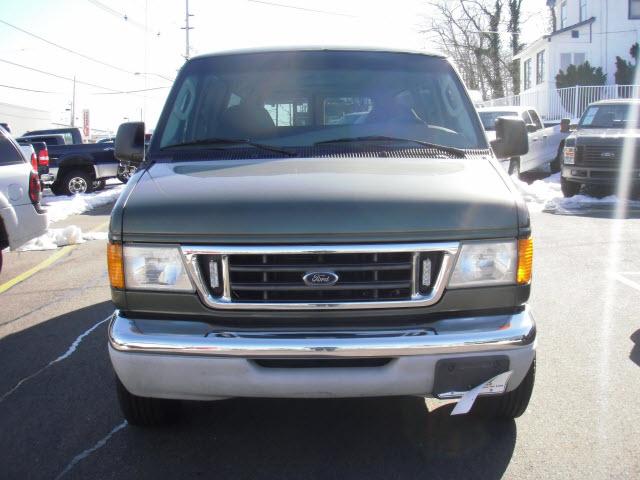 Ford Econoline Wagon 2003 photo 1