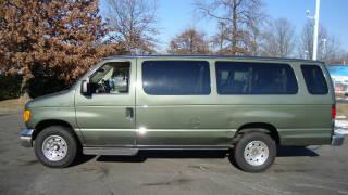 Ford Econoline Wagon 2003 photo 2