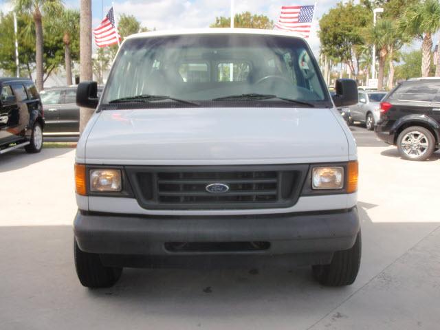 Ford Econoline Wagon 2003 photo 1
