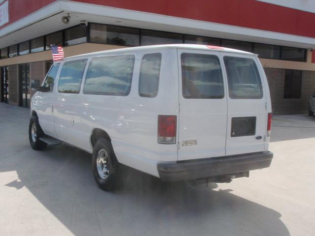 Ford Econoline Wagon 2003 photo 3