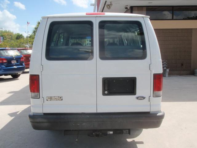 Ford Econoline Wagon 2003 photo 4