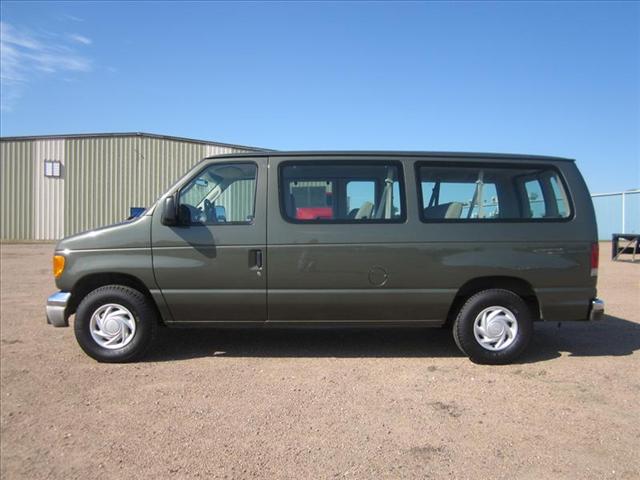 Ford Econoline Wagon 2003 photo 2