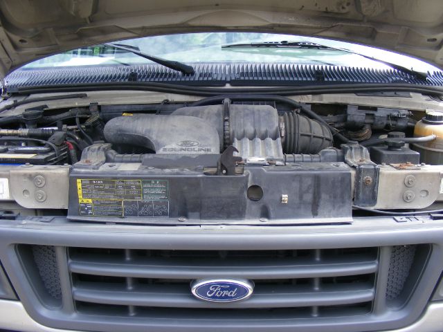 Ford Econoline Wagon 2003 photo 1