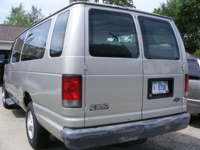 Ford Econoline Wagon 2003 photo 8