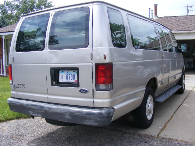 Ford Econoline Wagon 2003 photo 9