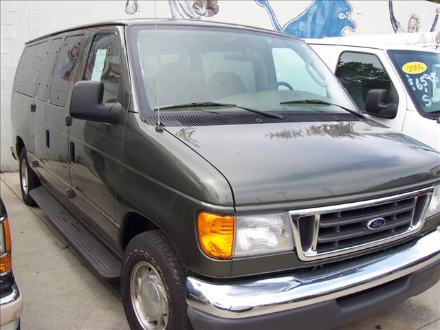 Ford Econoline Wagon 2003 photo 1