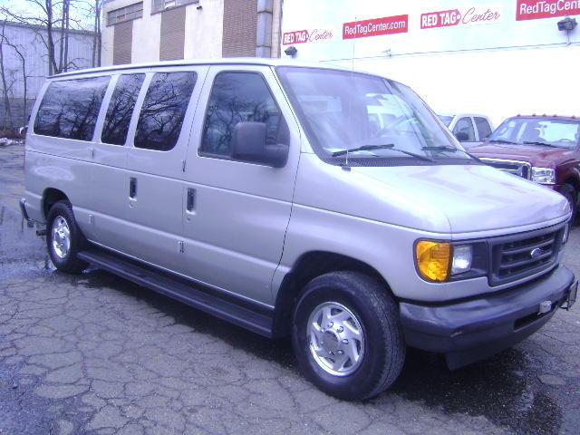 Ford Econoline Wagon 2003 photo 1