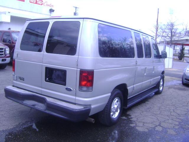 Ford Econoline Wagon 2003 photo 3