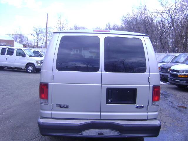 Ford Econoline Wagon 2003 photo 4