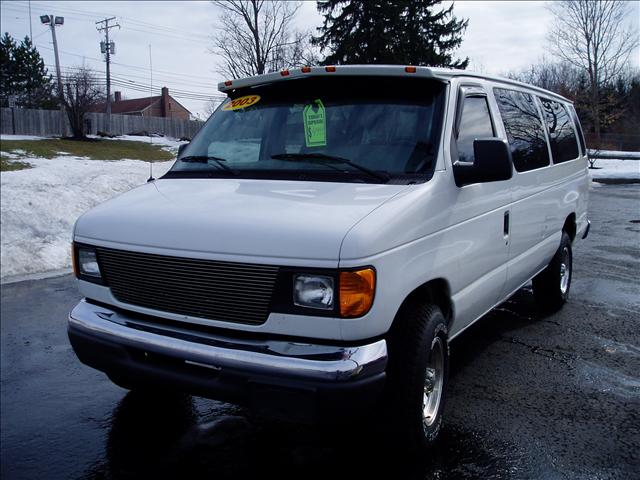 Ford Econoline Wagon 2003 photo 1