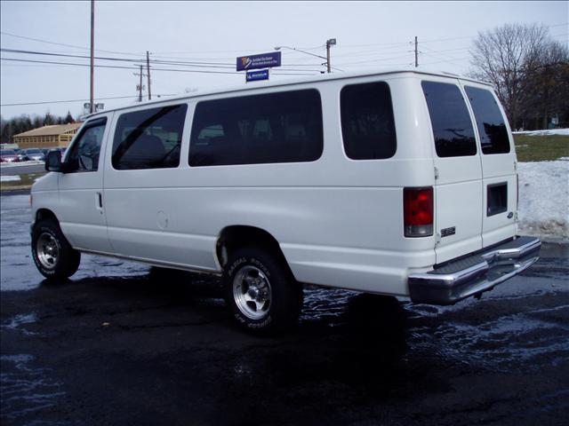 Ford Econoline Wagon 2003 photo 3