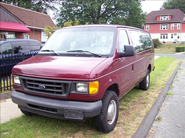 Ford Econoline Wagon 2003 photo 1