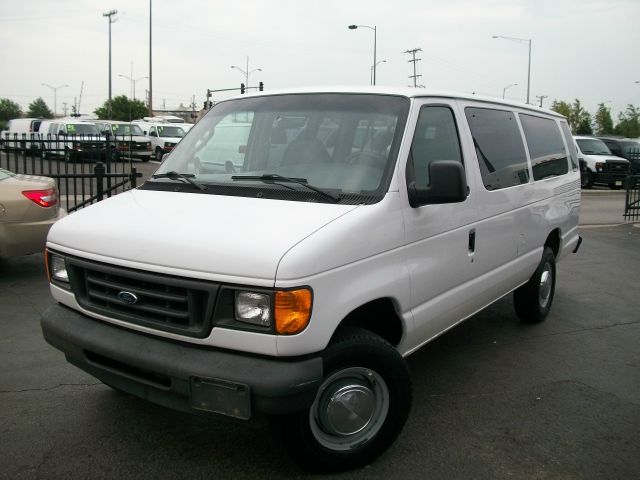 Ford Econoline Wagon 2003 photo 1