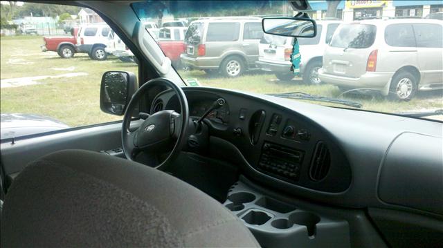 Ford Econoline Wagon 2003 photo 3