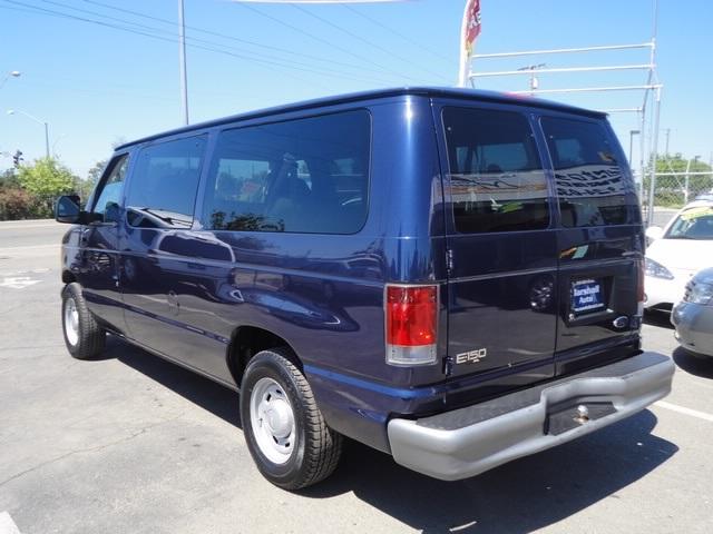Ford Econoline Wagon 2004 photo 3