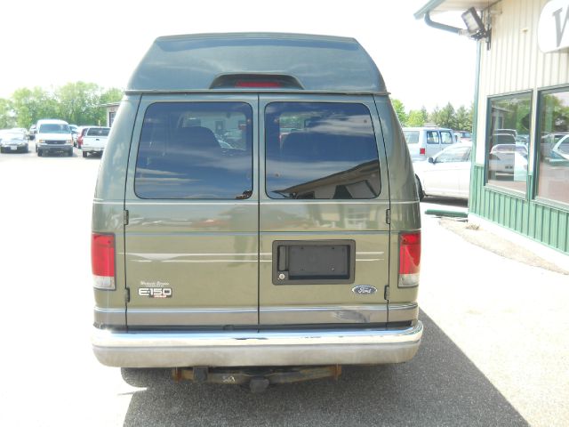 Ford Econoline Wagon 2004 photo 12