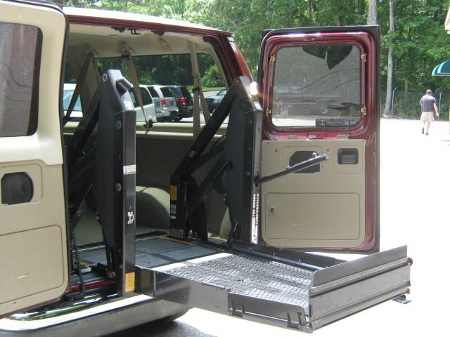 Ford Econoline Wagon 2004 photo 14