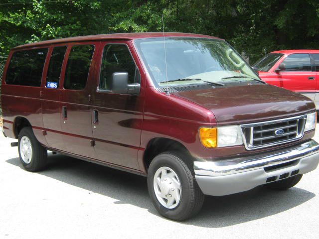 Ford Econoline Wagon 2004 photo 15