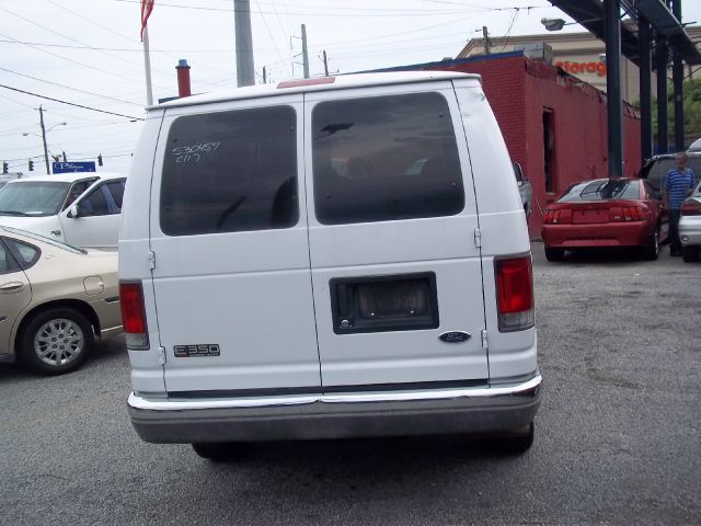 Ford Econoline Wagon 2004 photo 3