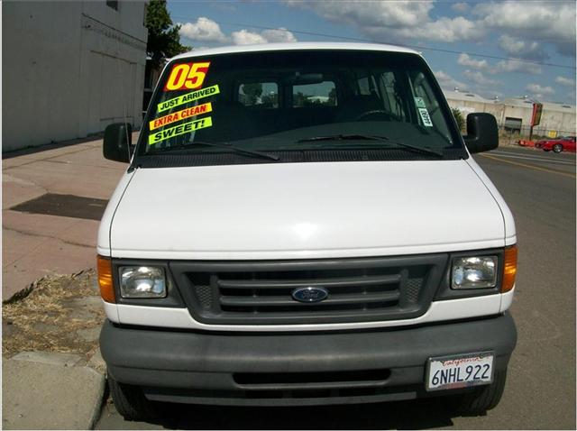 Ford Econoline Wagon 2005 photo 1