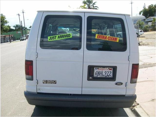 Ford Econoline Wagon 2005 photo 4