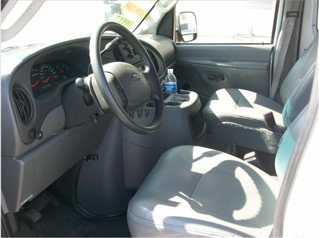 Ford Econoline Wagon 2005 photo 5