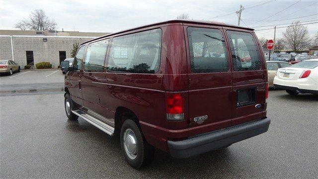 Ford Econoline Wagon 2005 photo 3