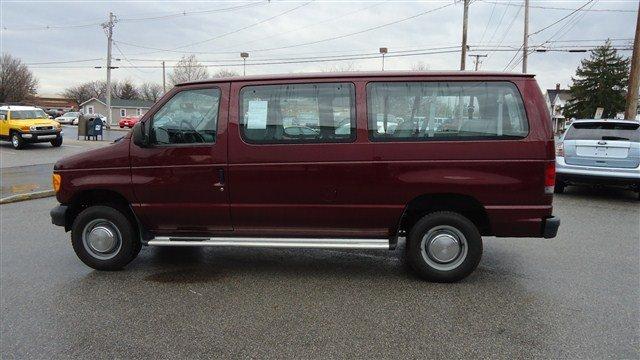 Ford Econoline Wagon 2005 photo 4