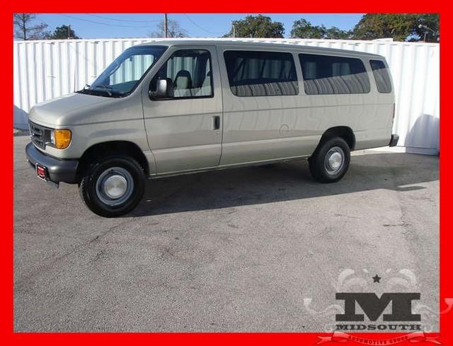 Ford Econoline Wagon 2005 photo 1