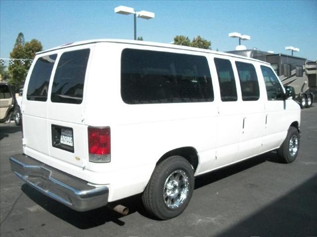 Ford Econoline Wagon 2005 photo 1