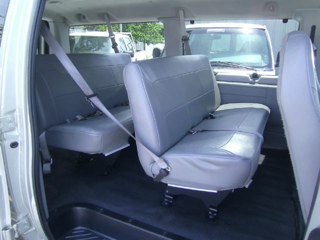 Ford Econoline Wagon 2dr Cpe V6 Manual GT Passenger Van