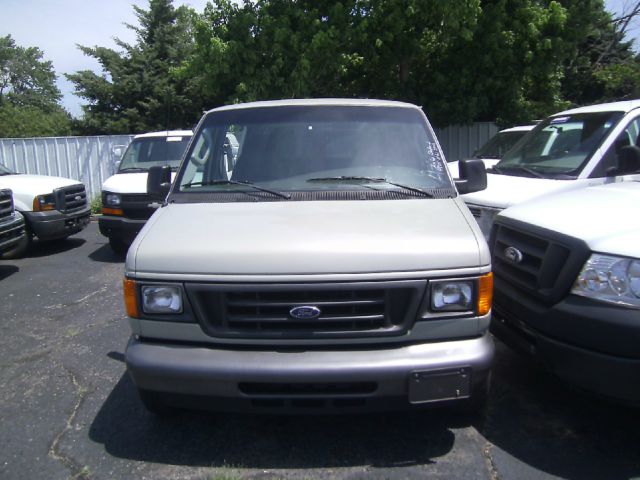 Ford Econoline Wagon 2006 photo 3