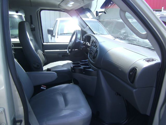 Ford Econoline Wagon 2006 photo 4