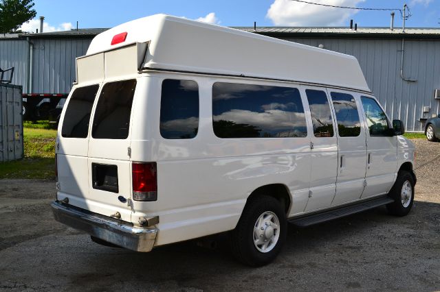 Ford Econoline Wagon 2006 photo 3