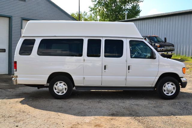 Ford Econoline Wagon 2006 photo 4