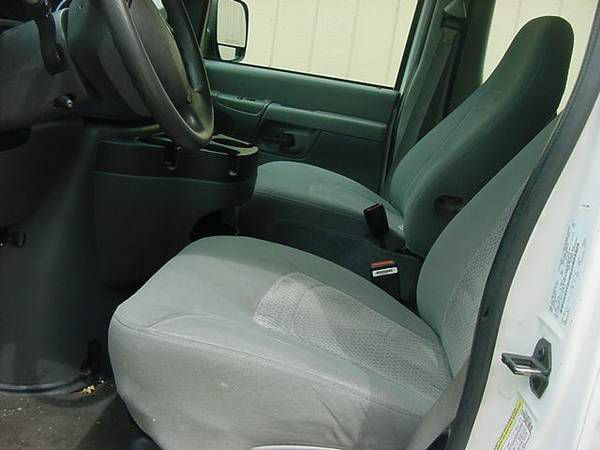 Ford Econoline Wagon 2dr Cpe V6 Manual GT Passenger Van