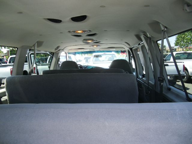 Ford Econoline Wagon 2006 photo 10