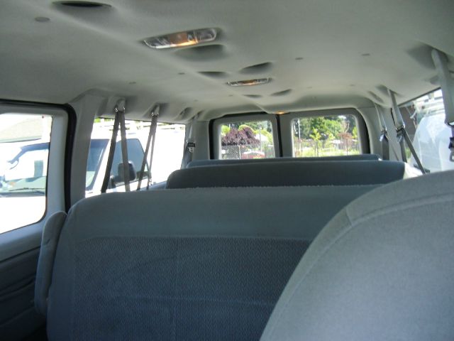 Ford Econoline Wagon 2006 photo 11
