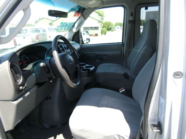 Ford Econoline Wagon 2006 photo 12