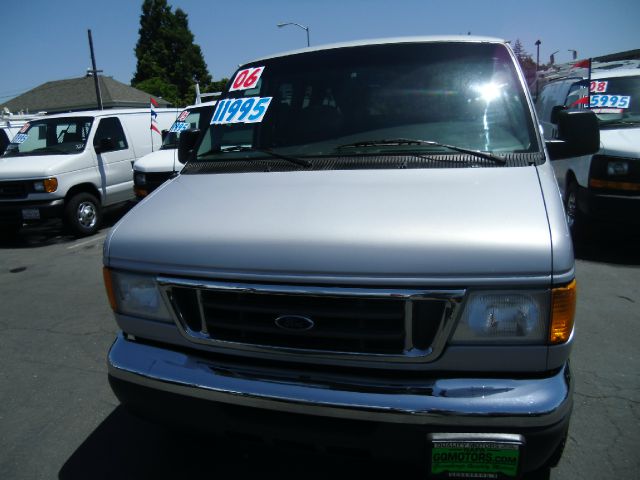 Ford Econoline Wagon 2006 photo 3