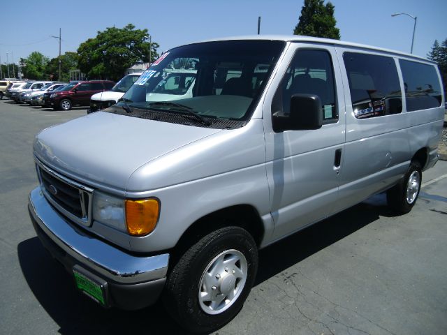 Ford Econoline Wagon 2006 photo 6