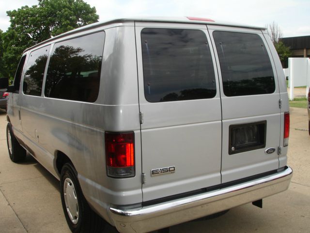 Ford Econoline Wagon 1500 SLT 4X4 Passenger Van