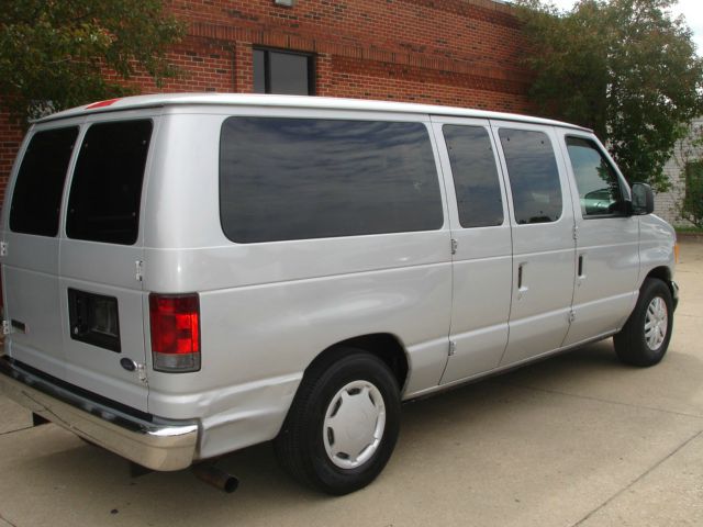 Ford Econoline Wagon 2006 photo 3