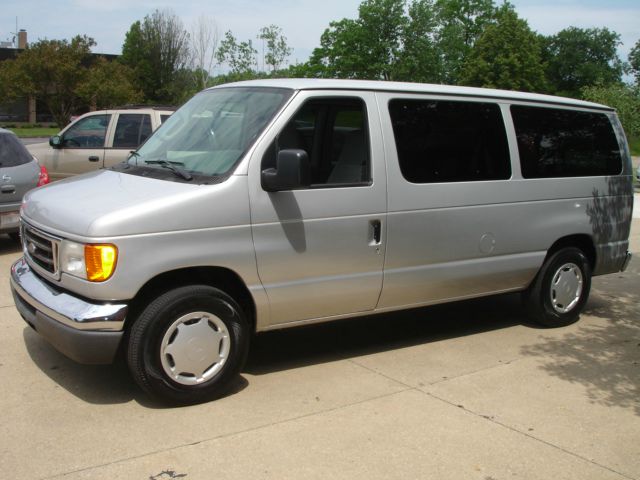 Ford Econoline Wagon 2006 photo 4